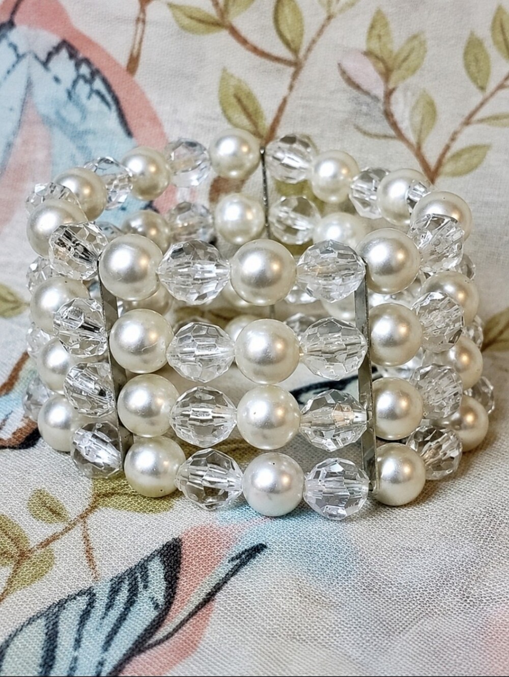 4 Strand Faux Pearls Faceted Clear Acrylic Stretch Bracelet Silver Tone Bridal